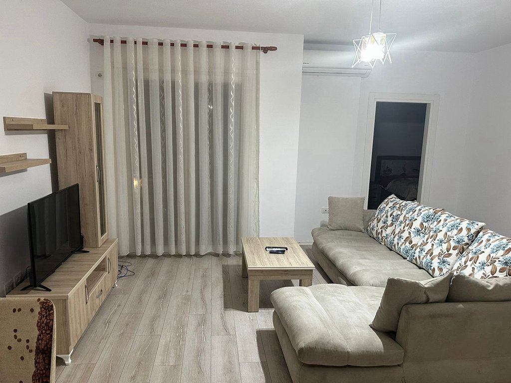 Jepet me qira apartament 1+1, prane rruges mine peza