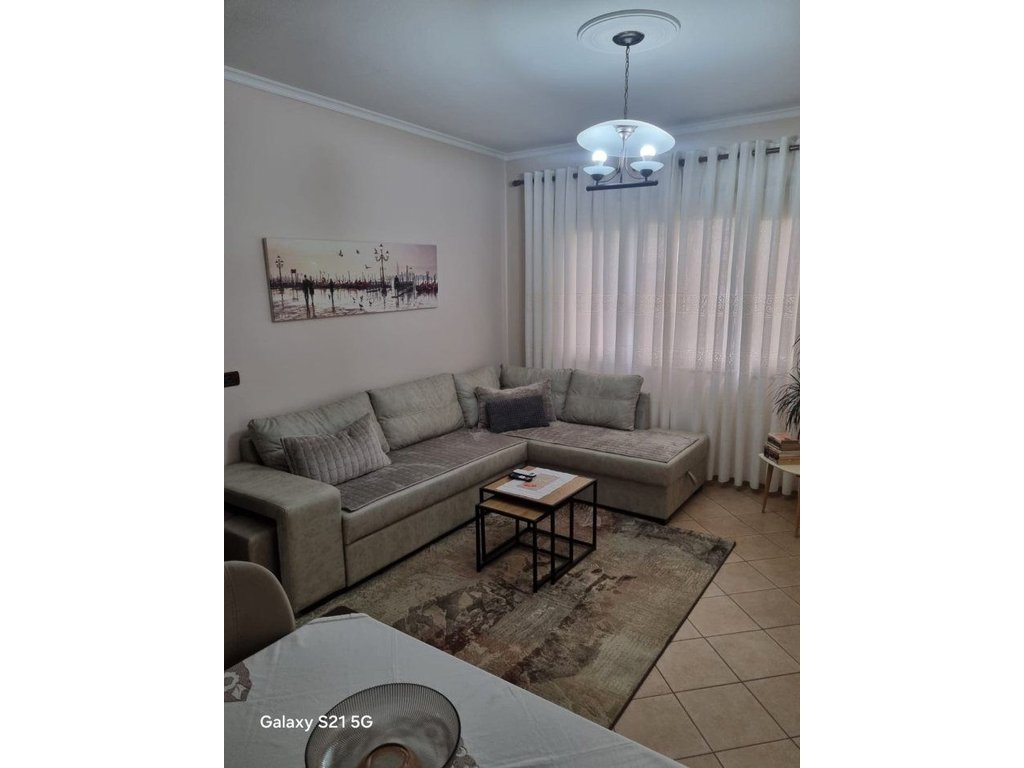 Appartement à louer 1+1+2 balcon sur la route elbasanit
