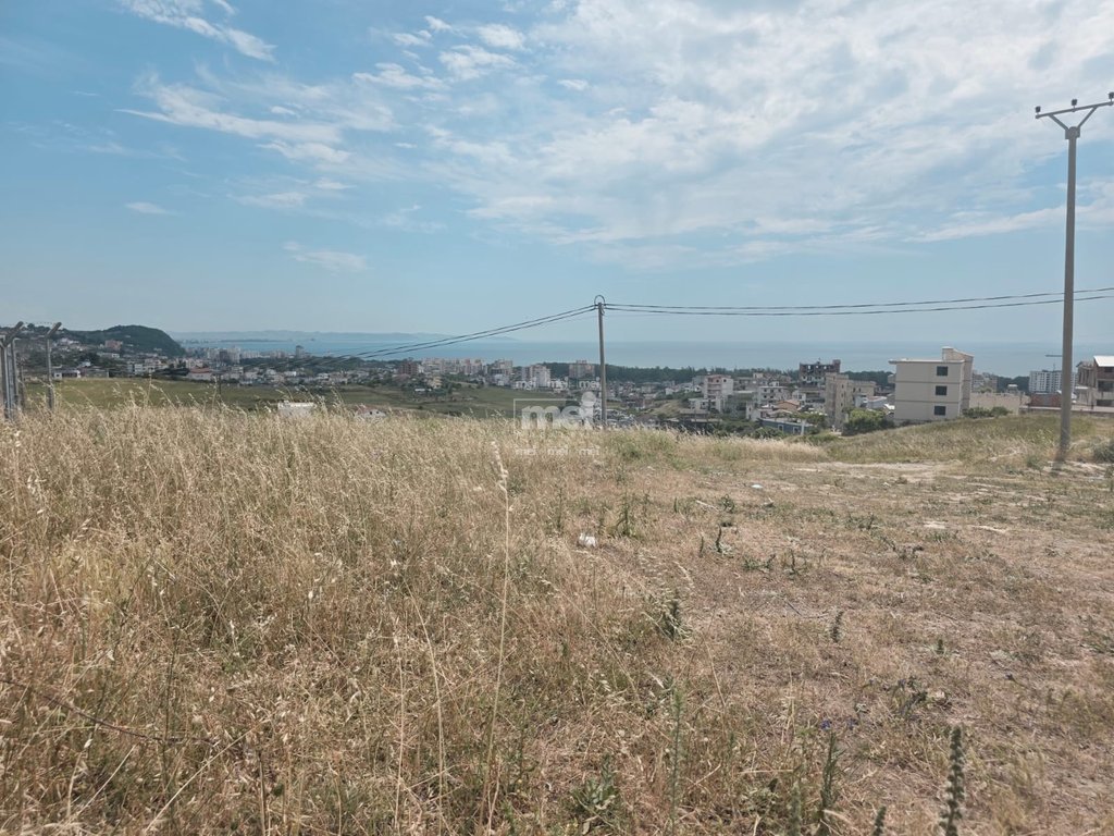 À vendre 1300 mètres carrés de terrain à koder arapaj!
