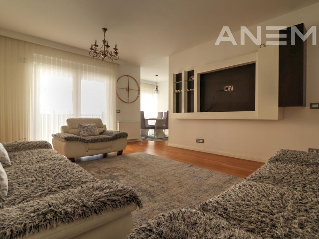 Apartamento en alquiler con 3 habitaciones en Bregu i Diellit