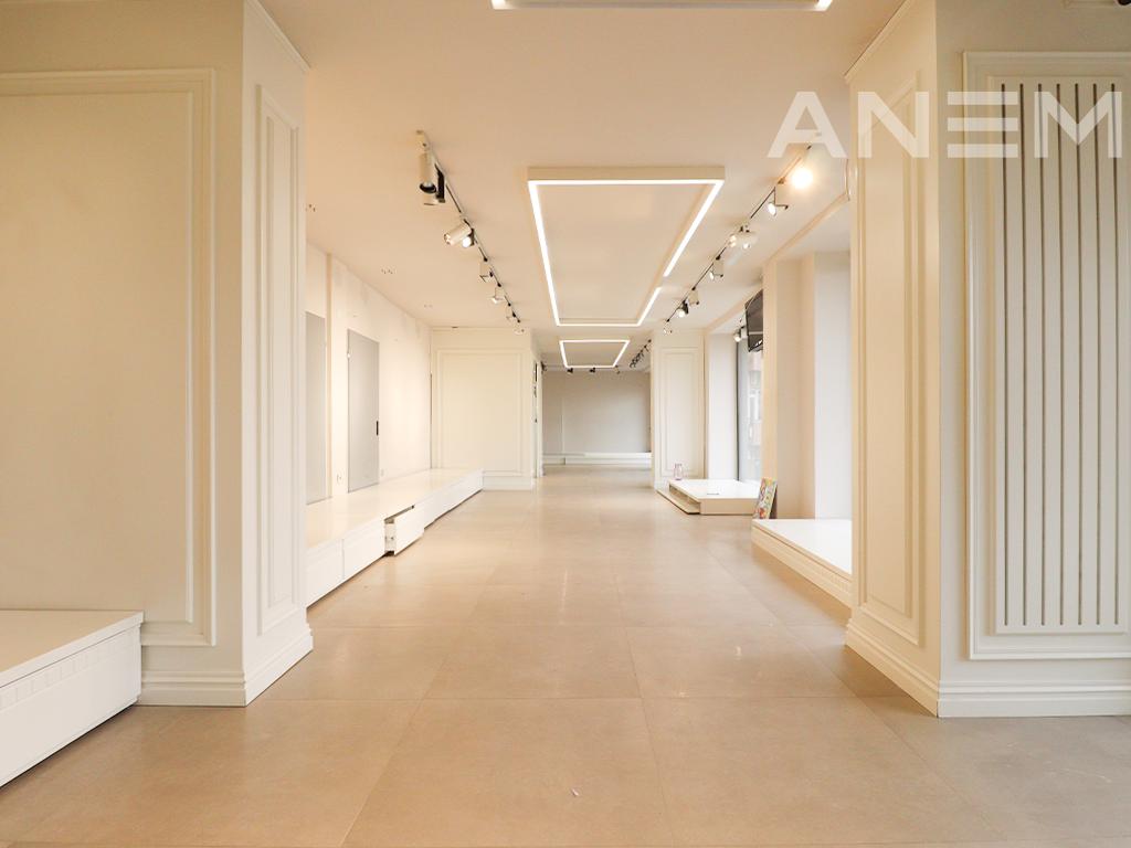 Commercial space for rent 200m² in city center