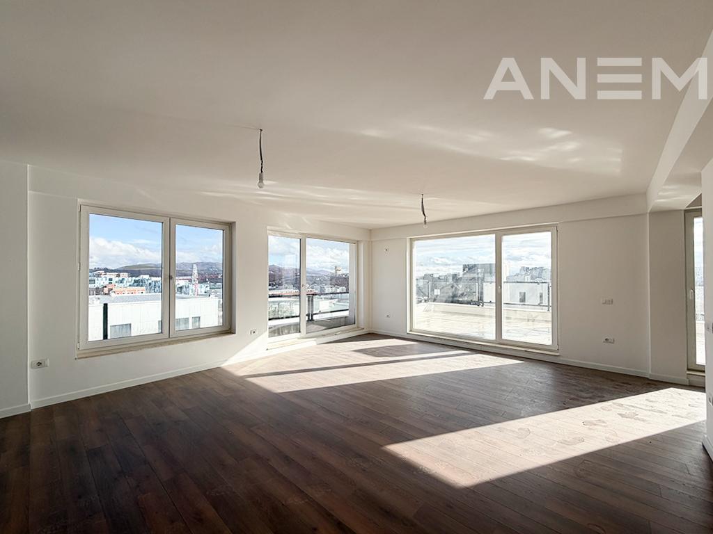 Penthouse në shitje 177m² + 44m² + 35m² në rrugën c
