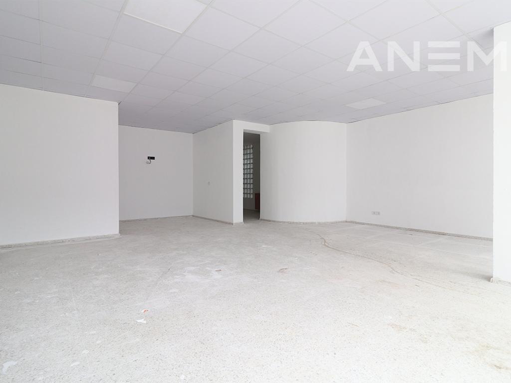 Commercial space for rent 500m² in Pejton
