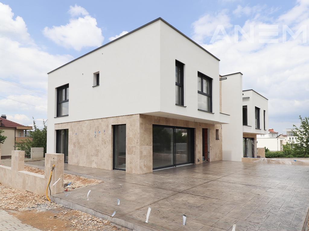 Zwei häuser zum verkauf 340m² in Çagllavicë