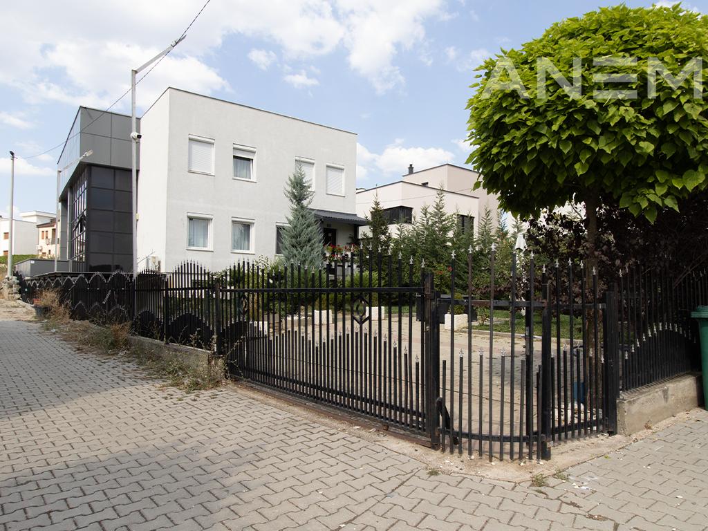 Casa in vendita 420m² a Veternik