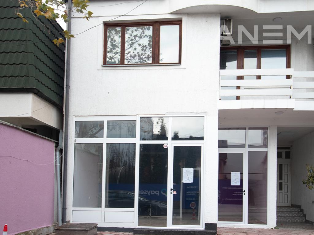 Zyre me qira 360m² në lagjen Pejton