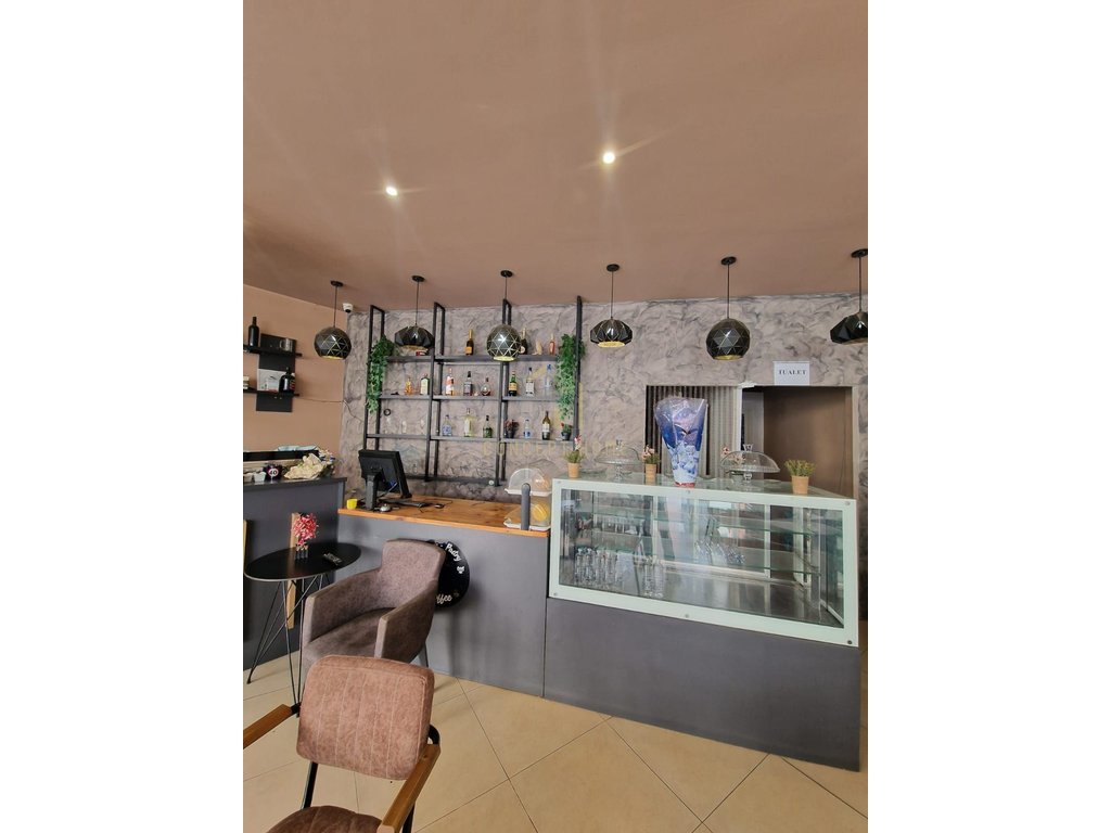 Negocio en venta: Bar, café, pastelería en Astir, planta baja, 20.000 € / 191 m²