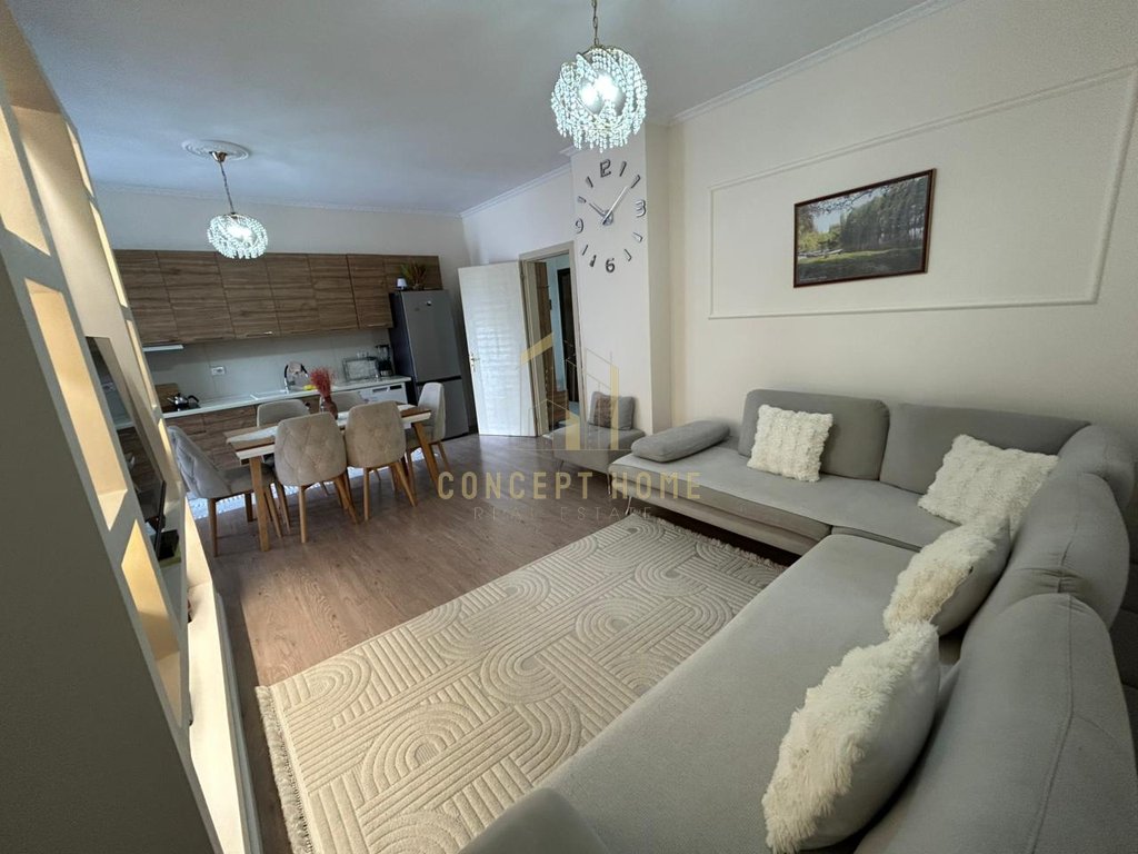 Apartamento à venda 1+1+varanda em kamez