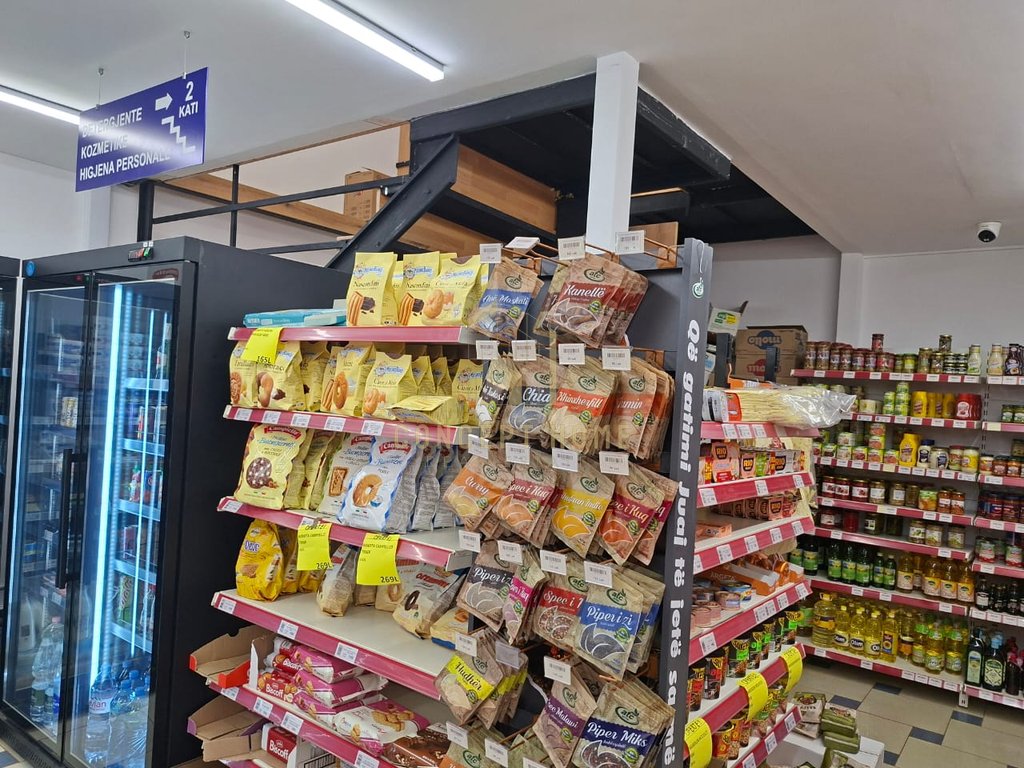 Magasin 1+1 à louer à myslym shyri, Tirana