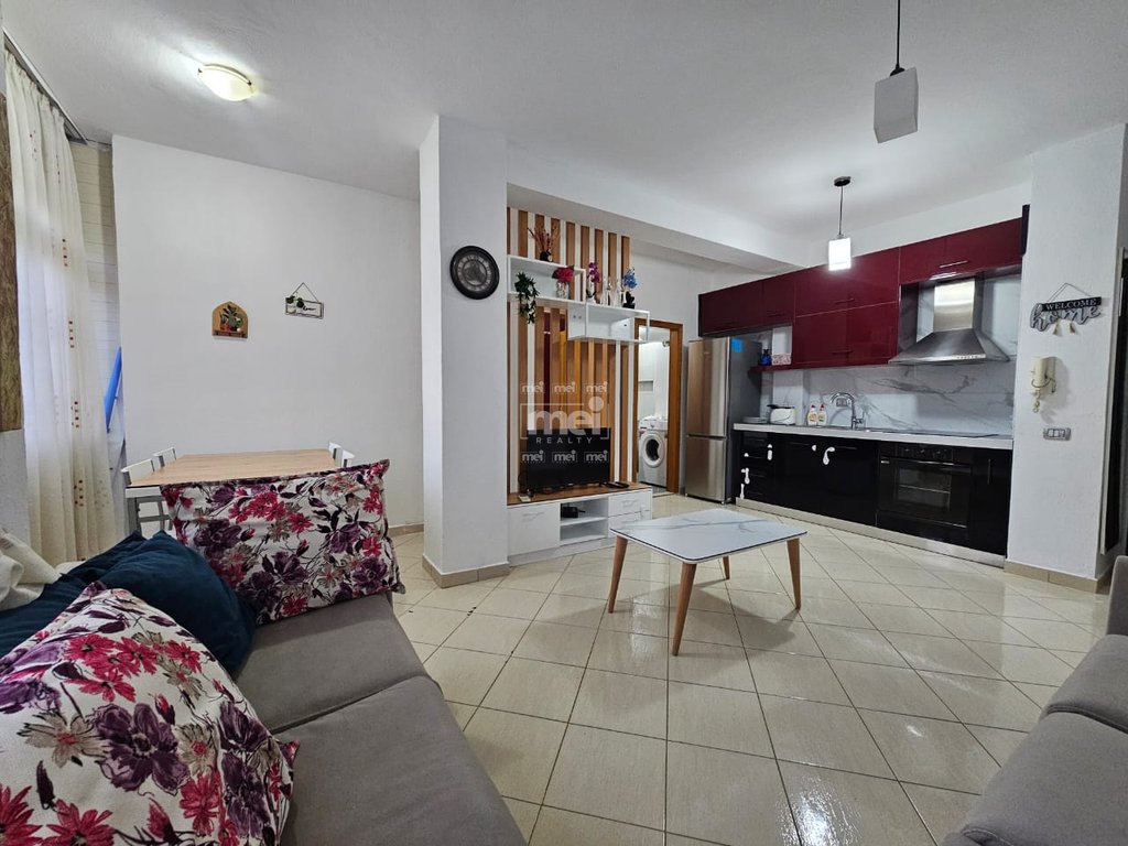 Shitet apartament 1+1 pranë hotel ujvaraës te mali robit!