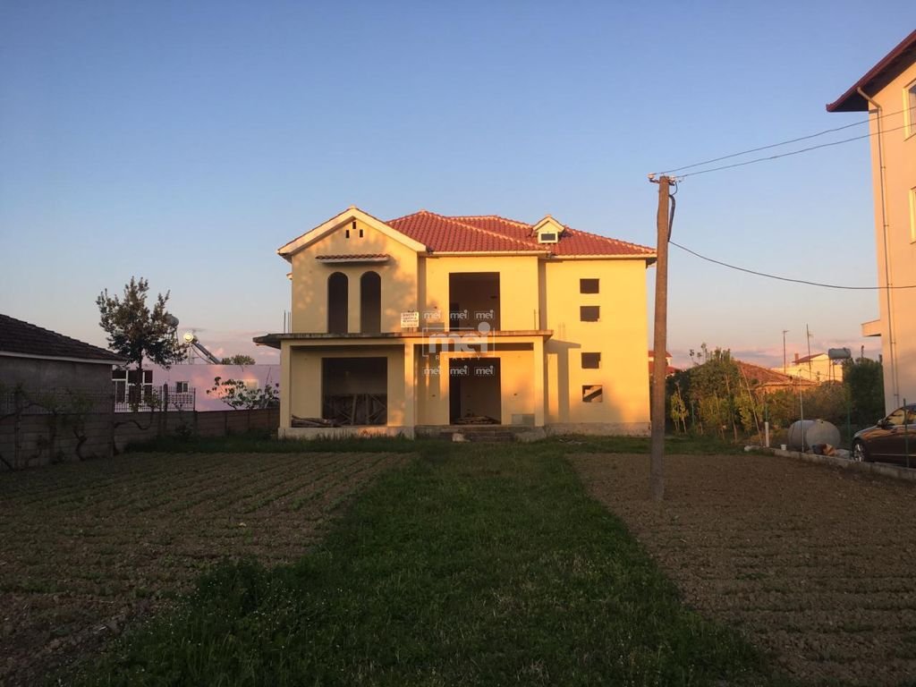 Haus zu verkaufen, 2-stöckig in sukth!