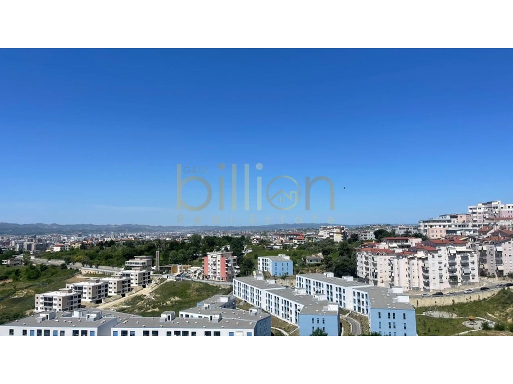 Penthouse zu verkaufen mit terrasse und panoramablick auf Tirana