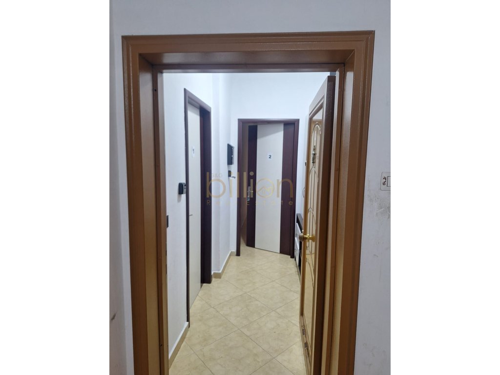 Wohnung zu verkaufen 2+1+2 bei botschaftsblöcke an der durresi-straße
