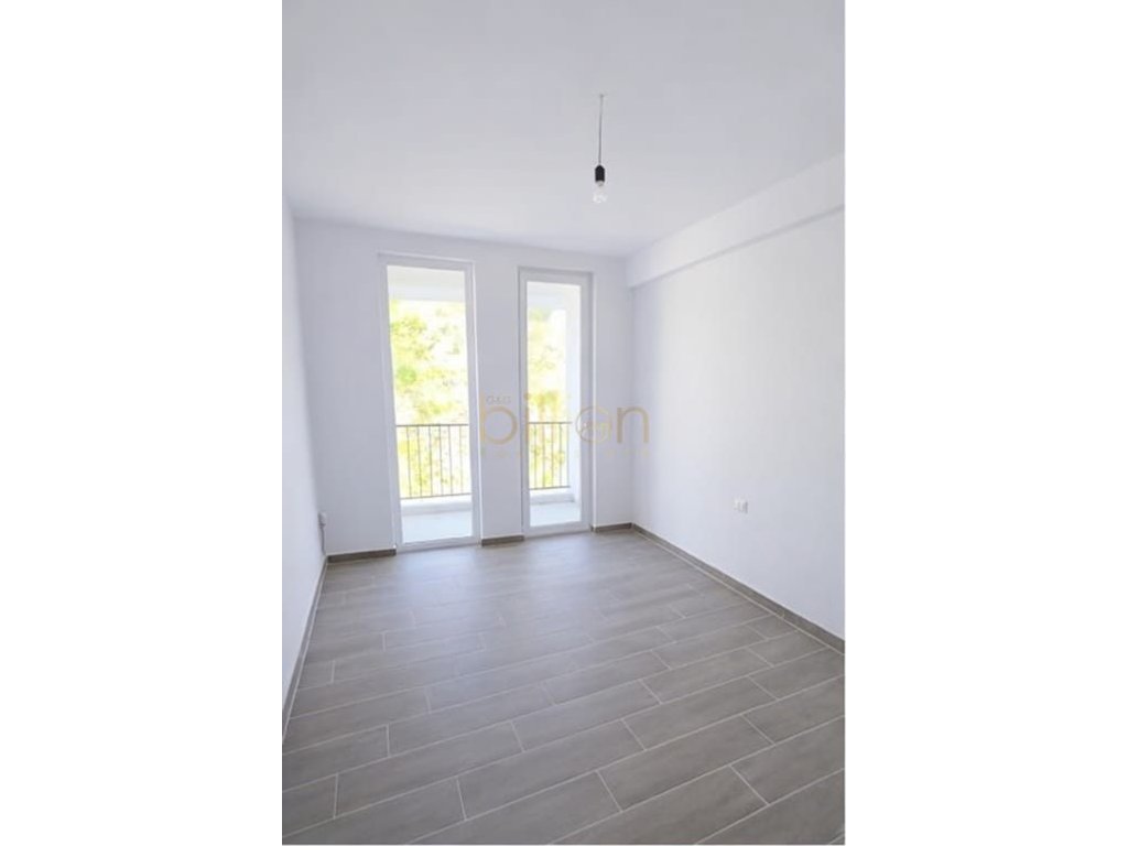 Jepet apartament 2+1 me qira per zyra tek zona e 5 majit