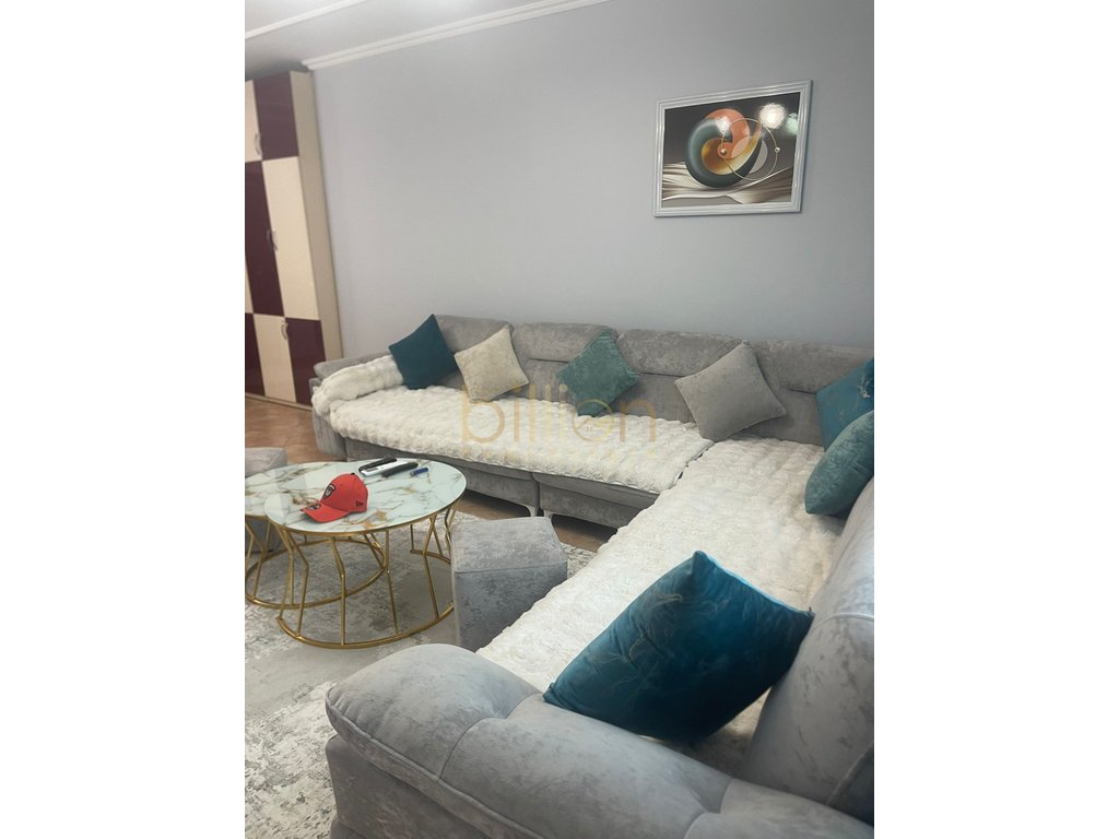 Jepet me qira apartament 3+1+2 tek ish stacioni i trenit