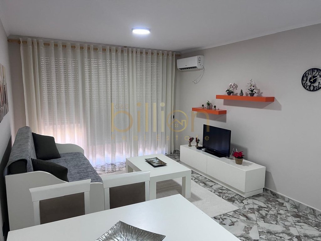 Shitet apartament 1+1 në shëngjin, pranë twin towers hotel