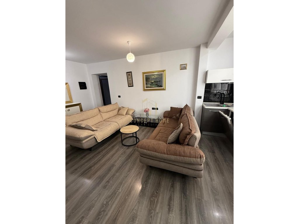 Shitet apartament 2+1 tek ish fusha e aviacionit