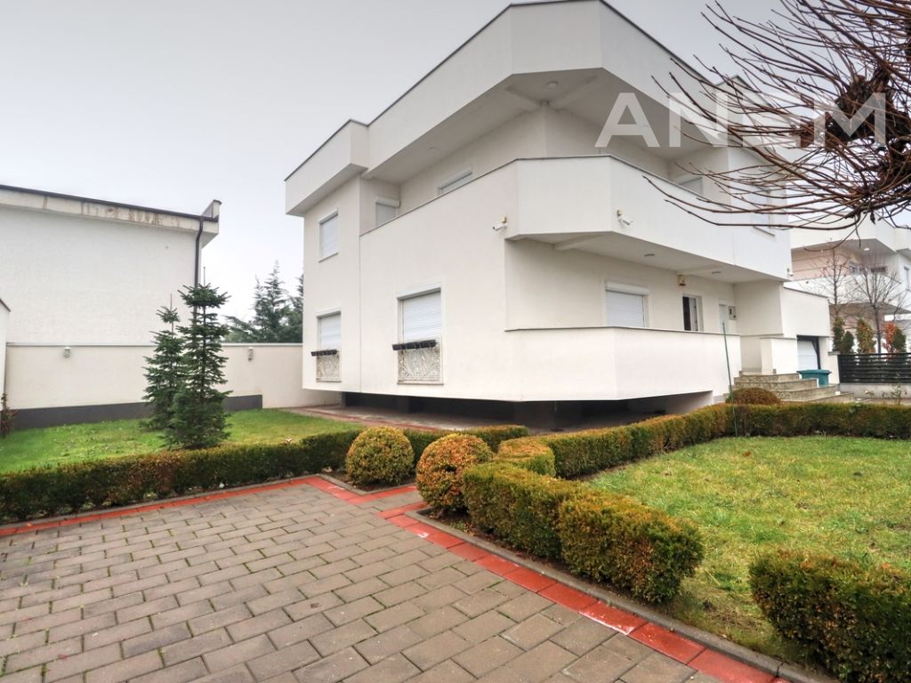 Casa in vendita 320m² nel quartiere lagjja jonë