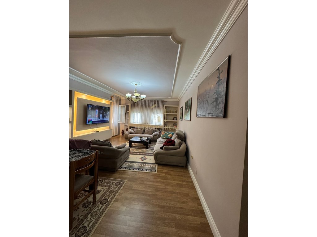 Shitet apartament 3+1+2 ne Astir