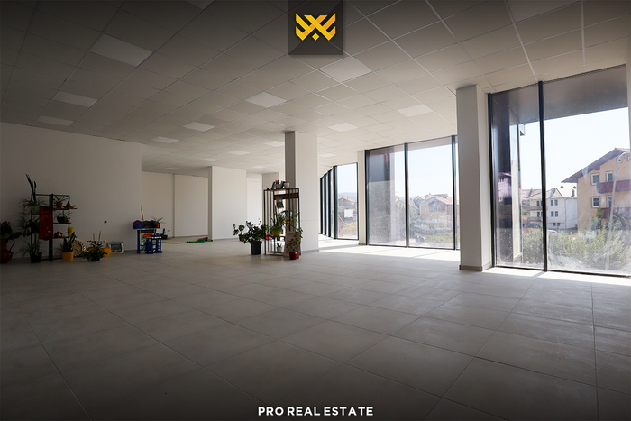 Local 220m² en alquiler en rrugën e.
