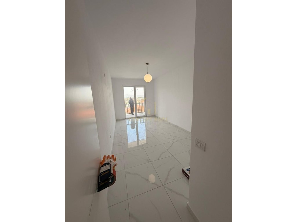 Shitet apartament 2+1 ne kamez /110.000 euro
