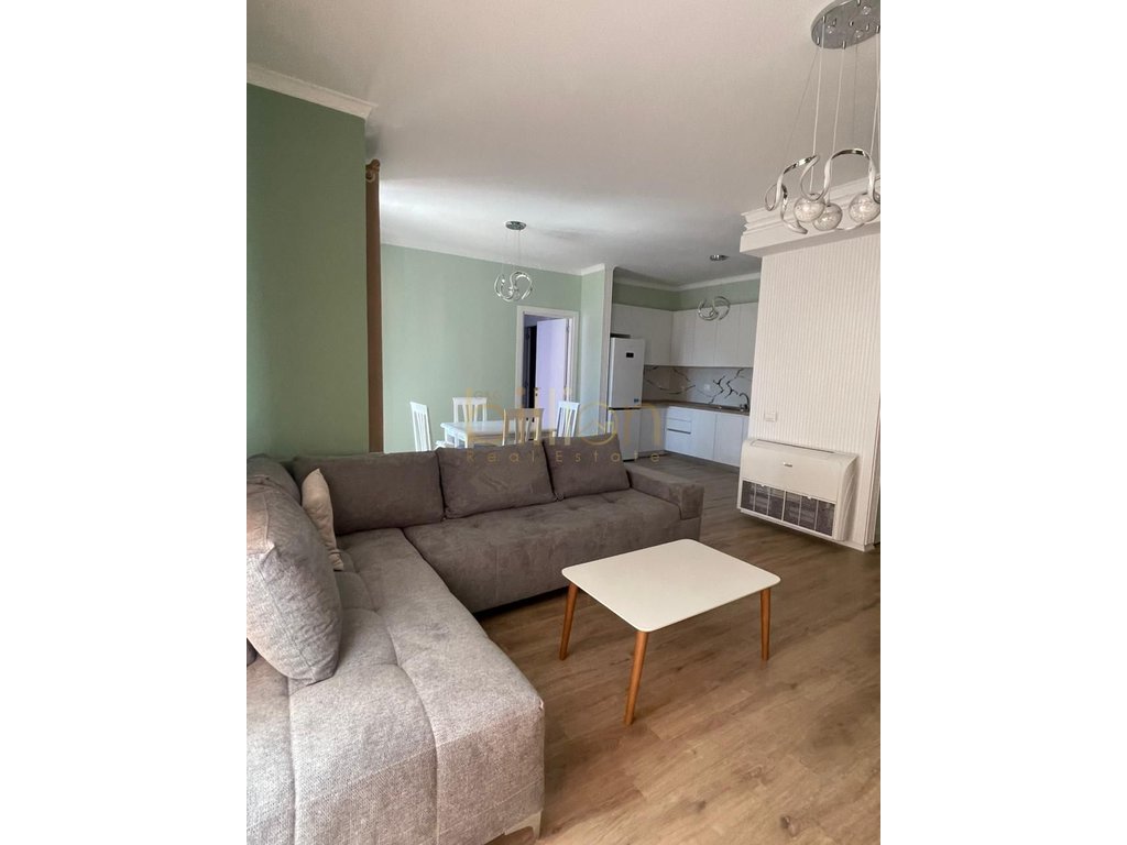 Jepet me qira apartament 2+1+ post parkimi tek myslym shyri