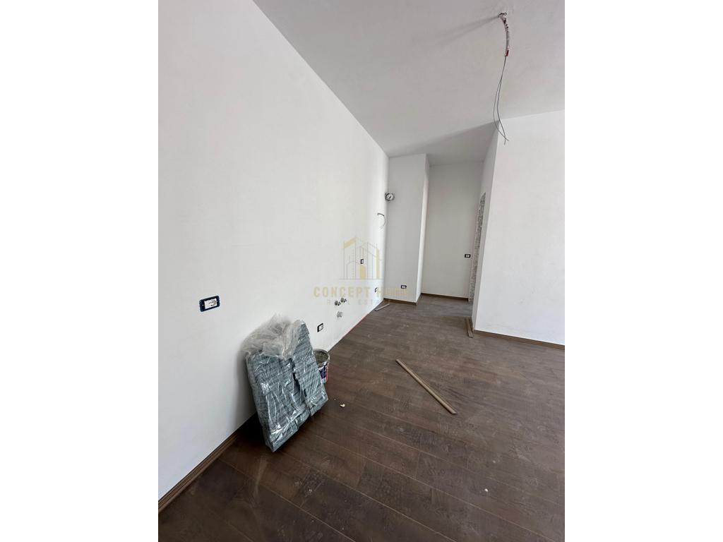 Apartament 2+1+2+verande për shitje në kamez,