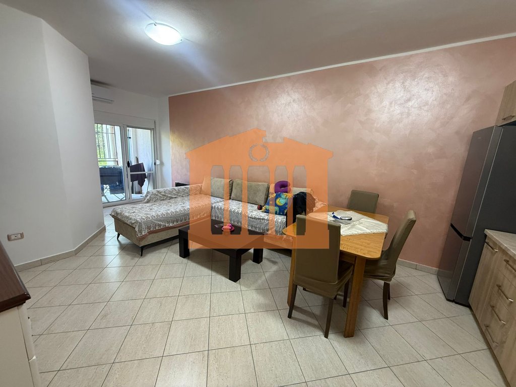 Apartamento 1+1 em shkemb te kavajes, à venda!