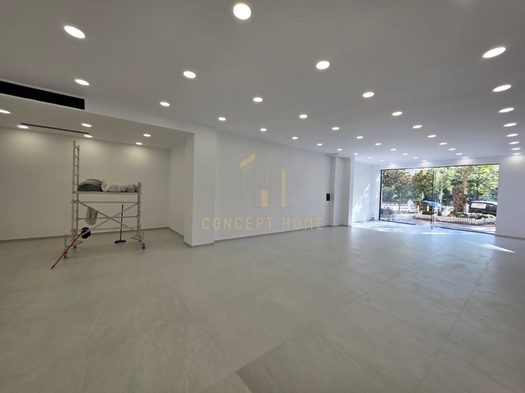Venda / aluguel ambiente de negócios perto de delijorgji / 4.200 €