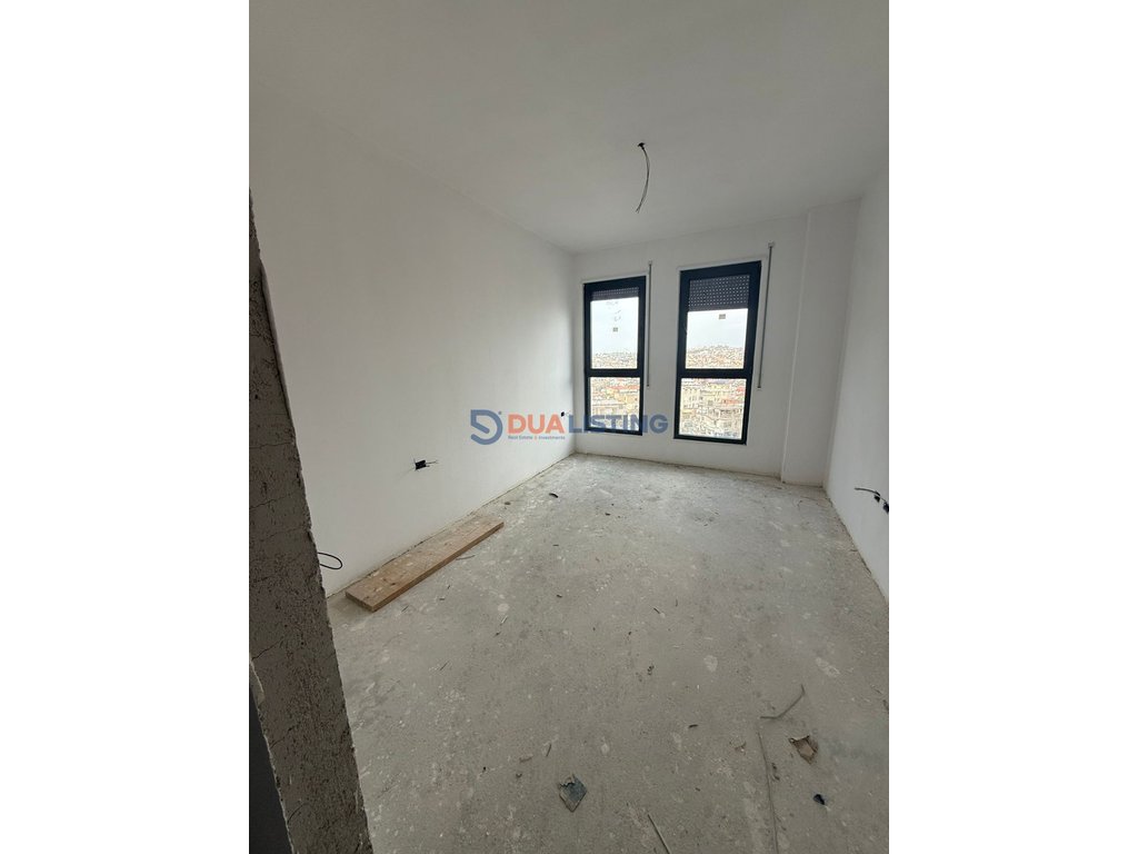 Ofrecemos en venta un apartamento 1+1 en rruga e dibres