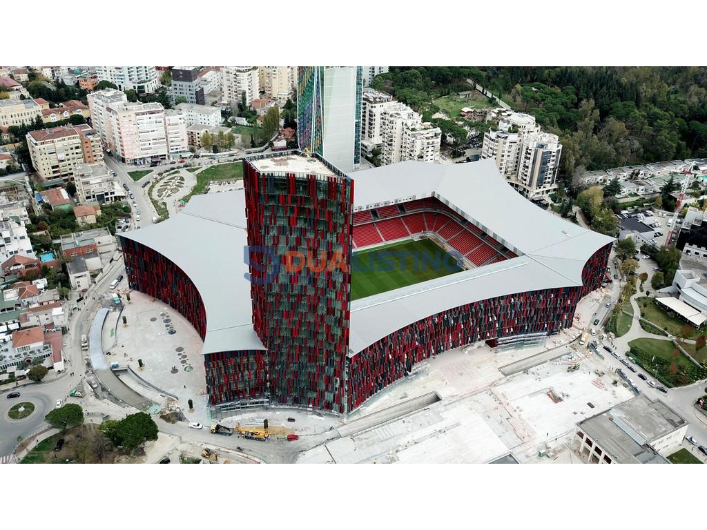Jepen per qira 850 metra katror open space tek stadiumi air albania!