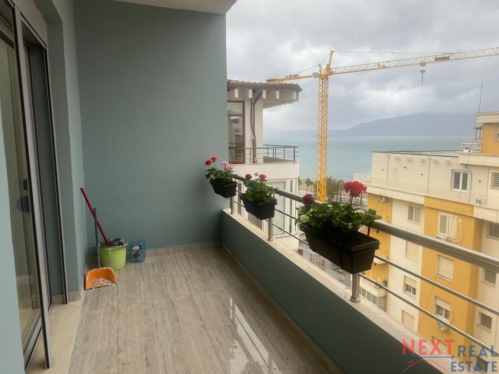 Apartamento 2+1+2 com vista para o mar no lungomare, Vlorë