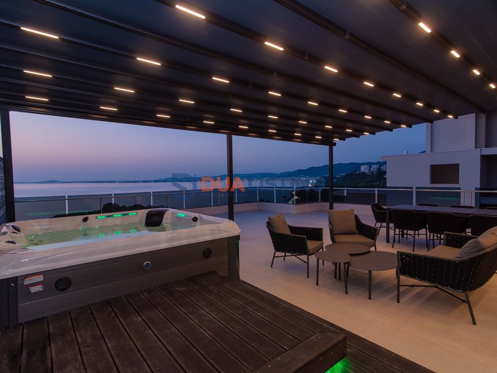 Penthouse iconico con terrazza panoramica, Vlorë