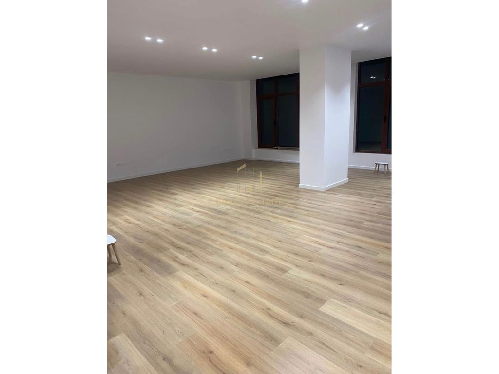 Espace à louer à Astir