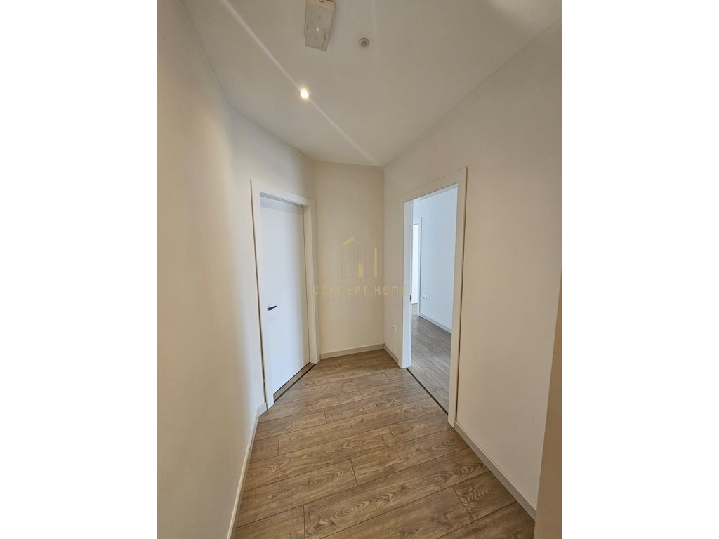 Shitet apartament 2+1+garzoniere ne zog te zi.