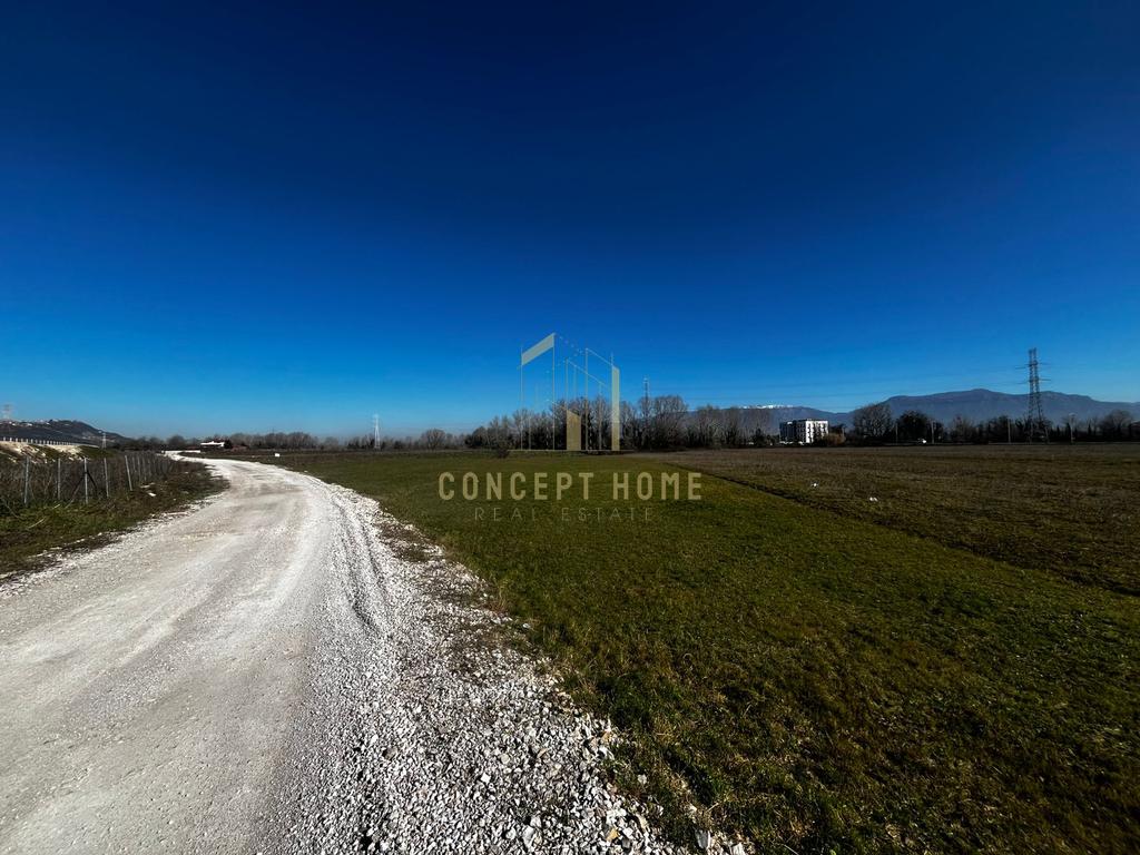 Terreno in vendita sulla strada di rinas
