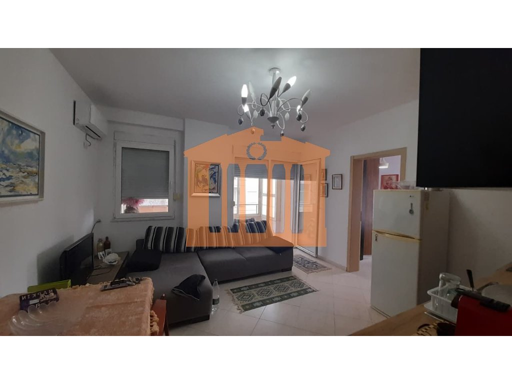 Apartamento 1+1 em shkembi i kavajes, para alugar!