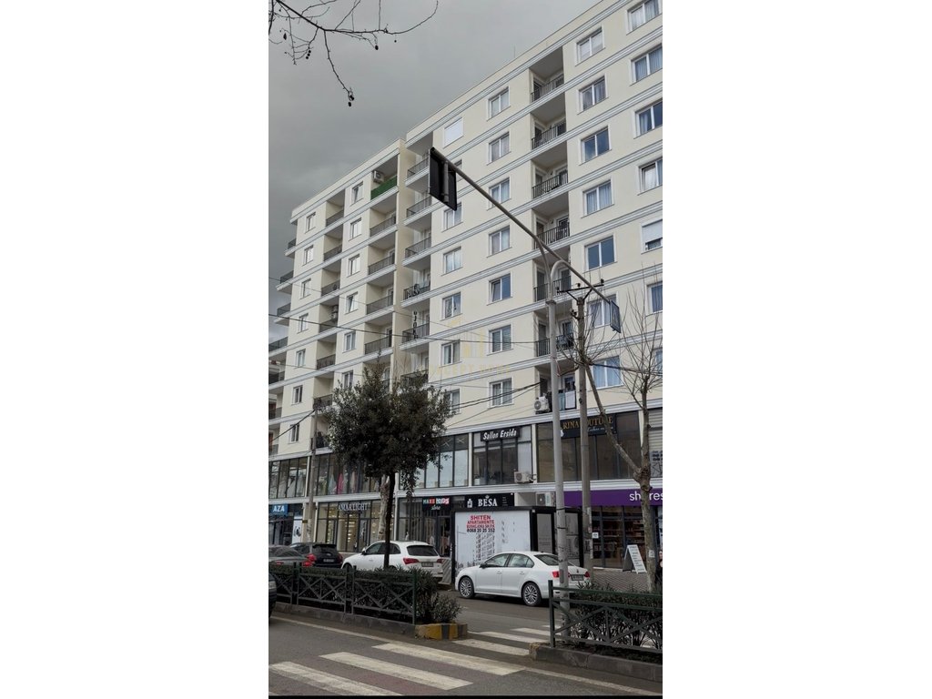 Local comercial en alquiler en kamez / 1.100 euros