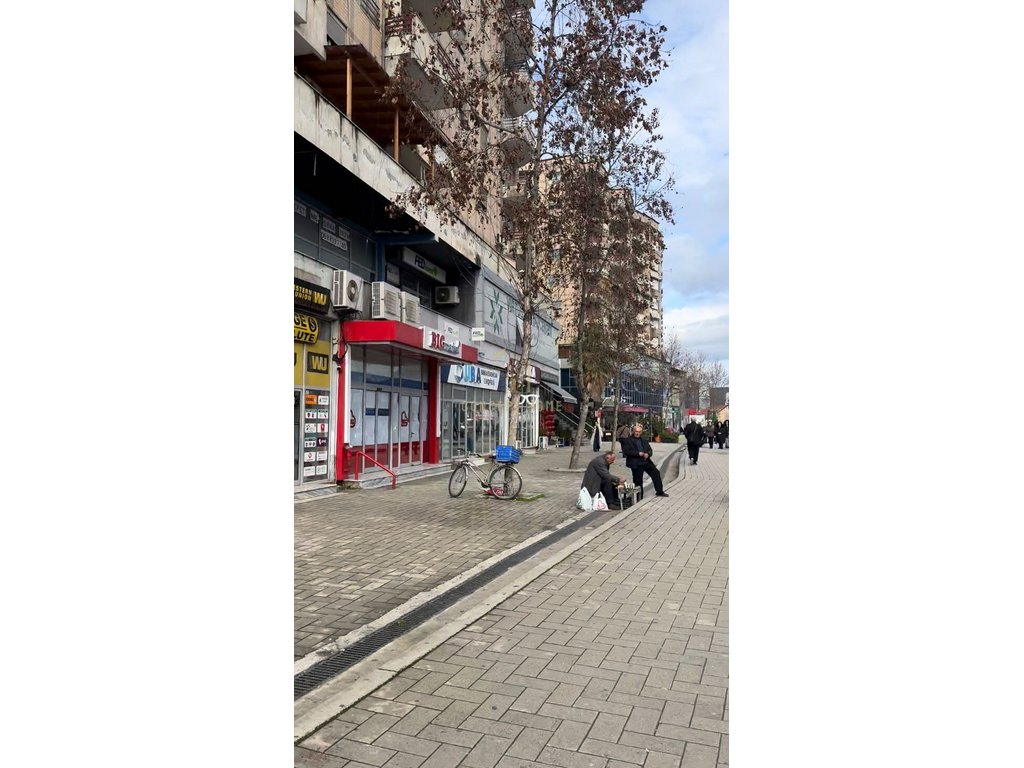À louer : Espace asir, près de la route principale