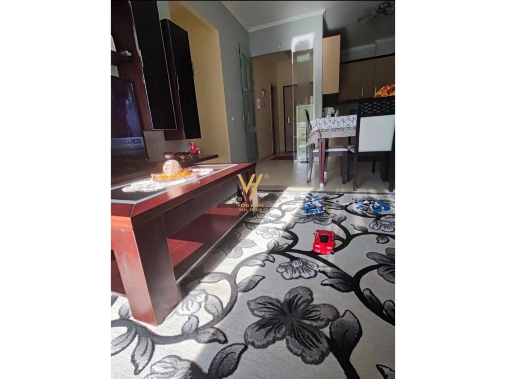 Jepet apartament 2+1+2+blk me qira te kopshti botanik 1.150 euro