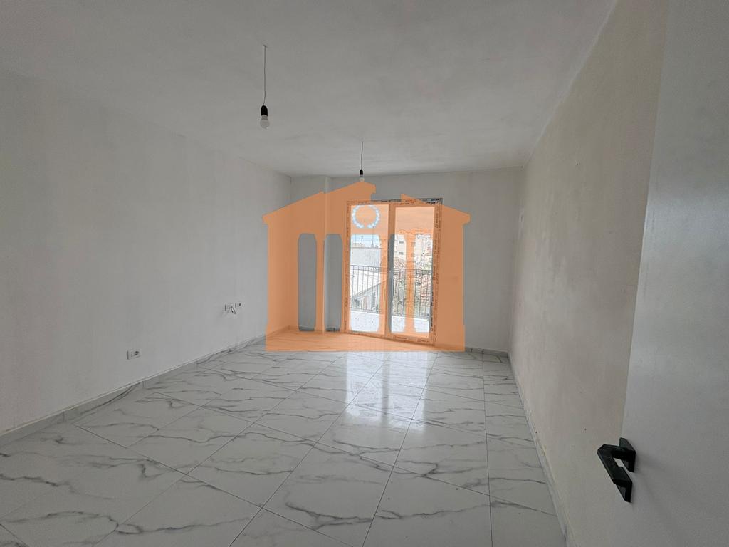 Appartamento 2+1 nel centro di kavaje, in vendita!