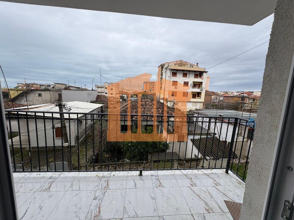 Appartamento 2+1 nel centro di kavaje, in vendita!