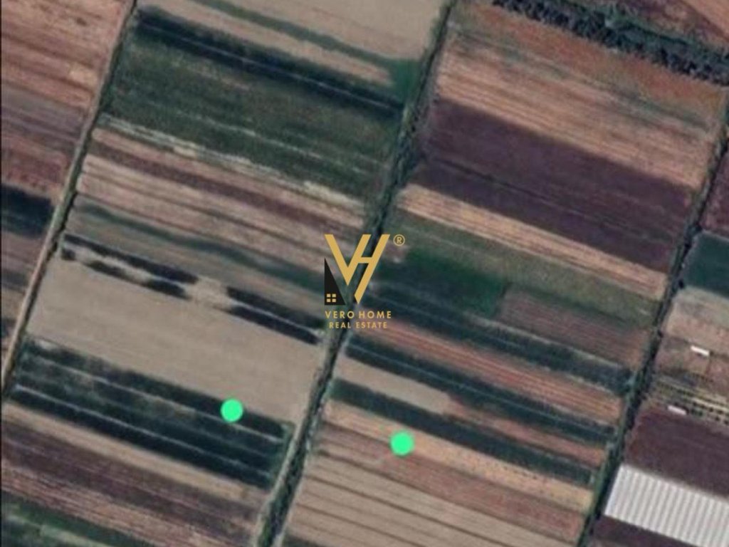 Terreno agrícola en venta 5,300 metros cuadrados en la autopista Tirana–Fier 28,000 euros