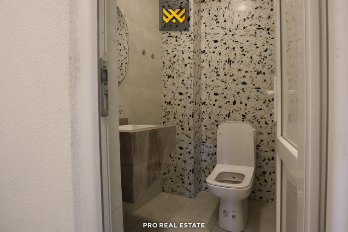 Lokal / zyrë 48m² me #qira në qendër.