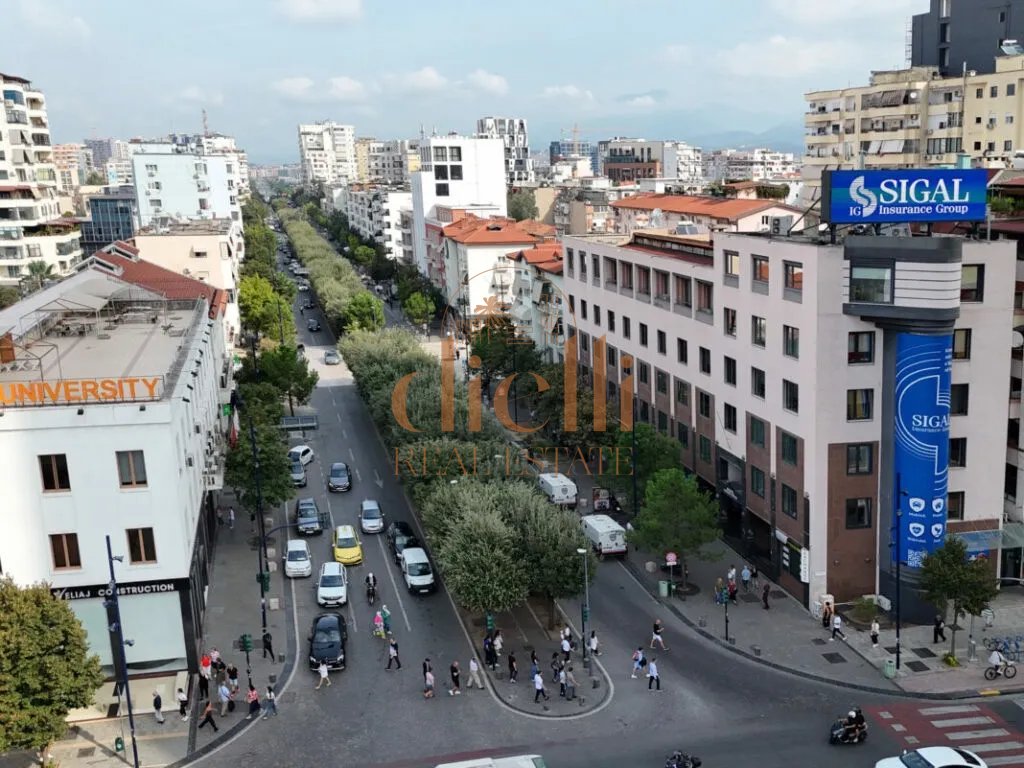 Spazio commerciale in vendita su bulevardi zogu i pare