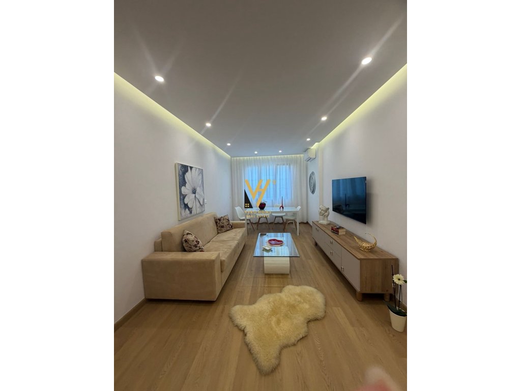 Jepet apartament 2+1+blk me qira ne bllok 850 euro
