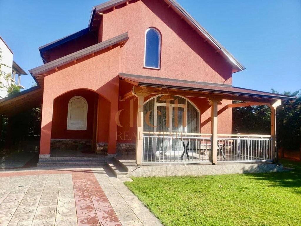 Casa de 2 pisos en venta en Pogradec