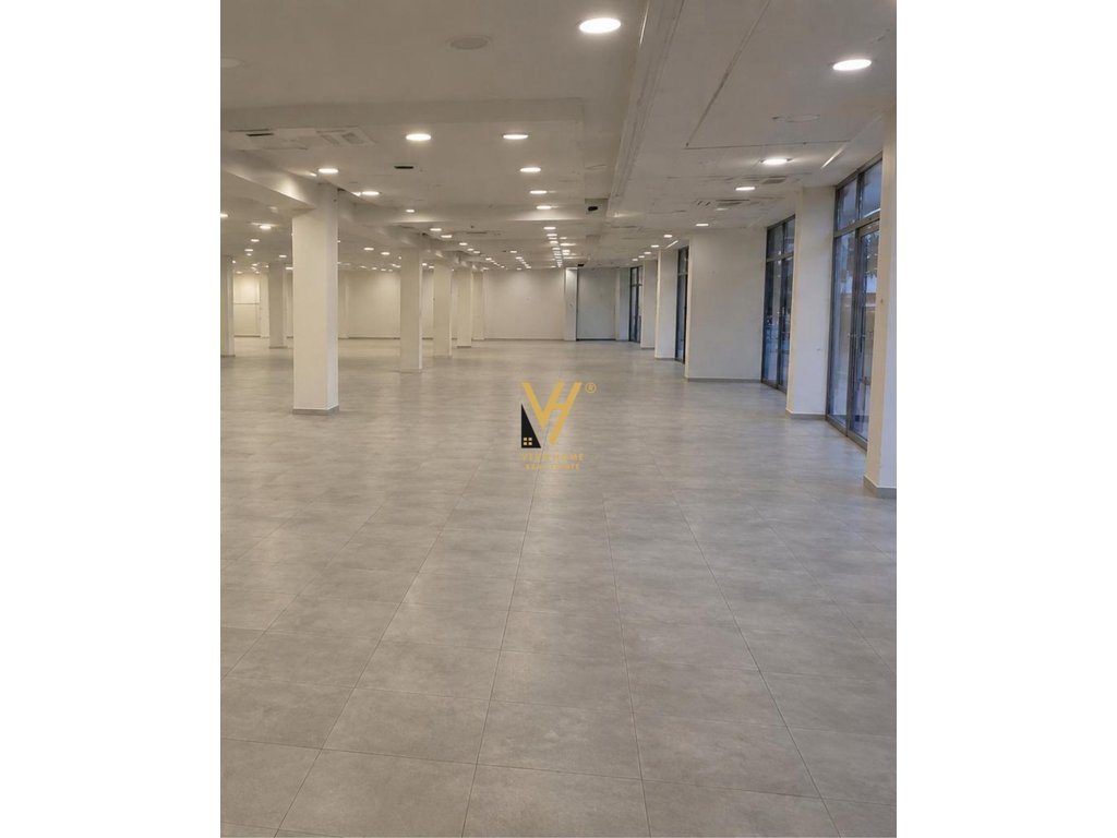 Espacio comercial en alquiler 500 metros cuadrados en kodra e diellit por 3.500 euros