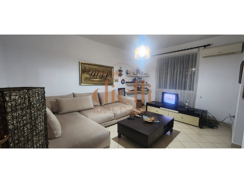 Apartamento 1+1 en alquiler en 21 dhjetori