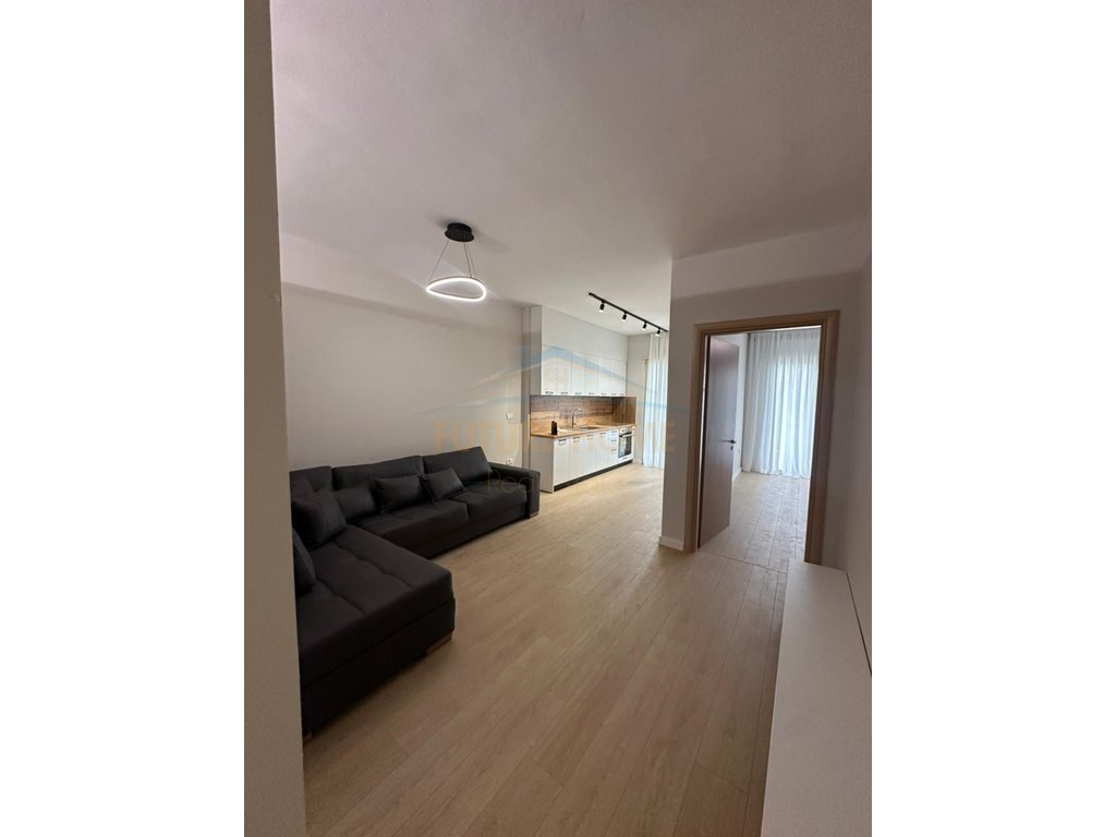 Shitet, apartament 2+1, fresk, tirane